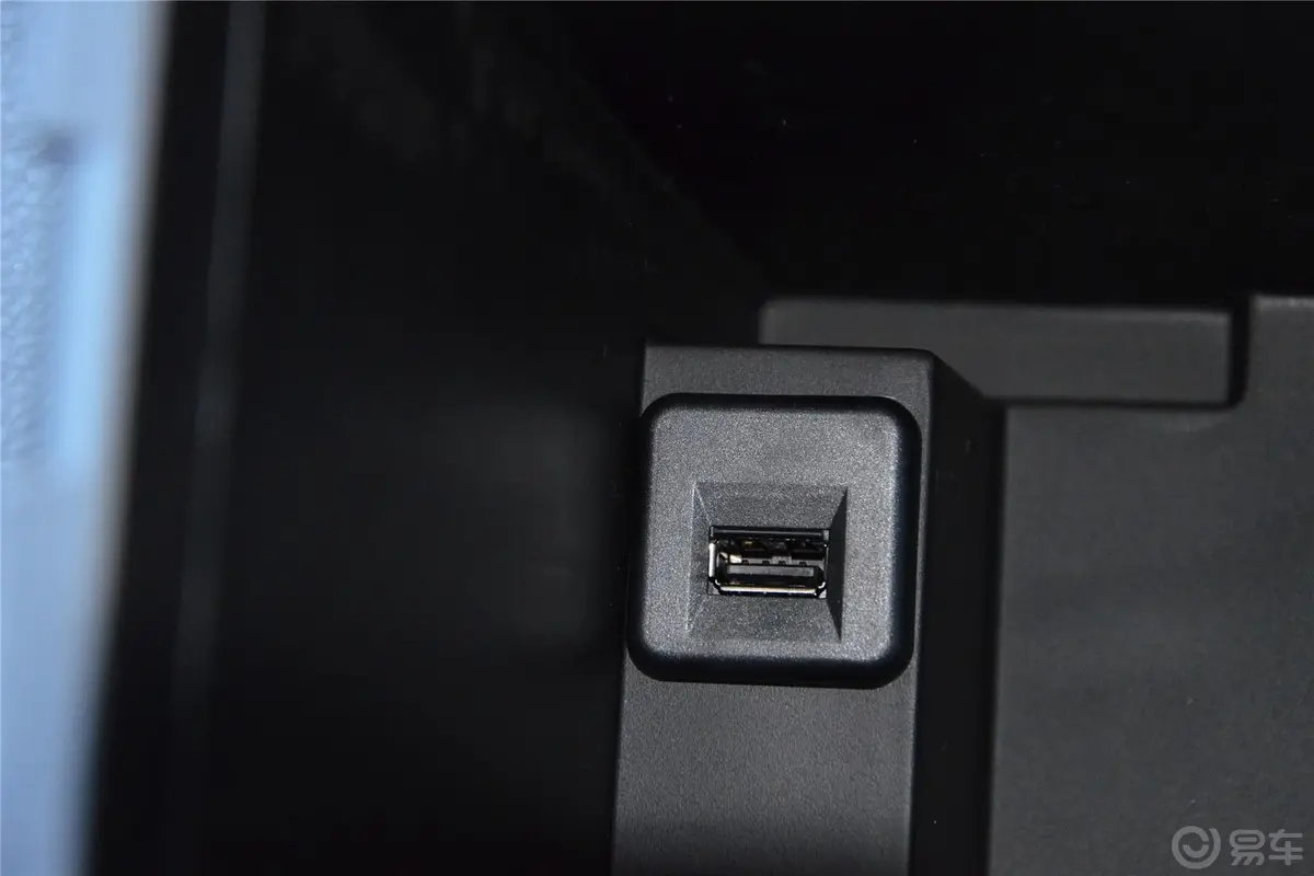 锋驭1.6L CVT 进取型USB接口