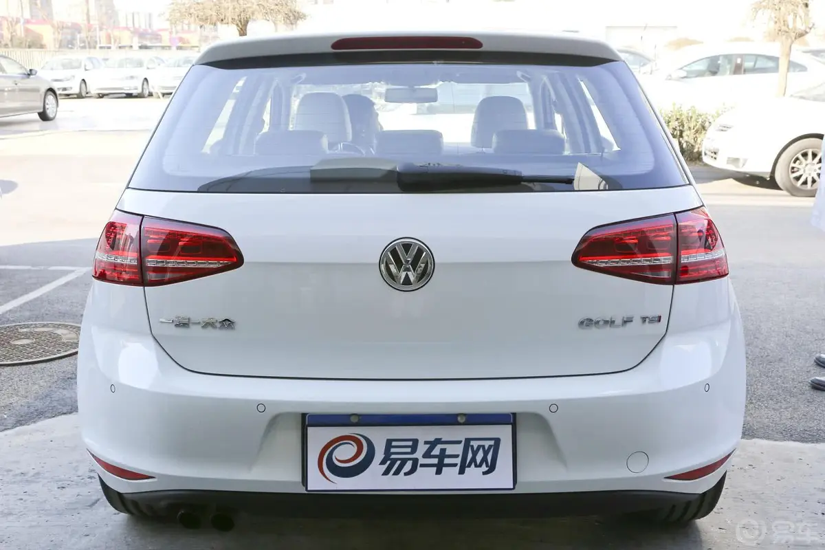 高尔夫1.4TSI 自动豪华型正后水平