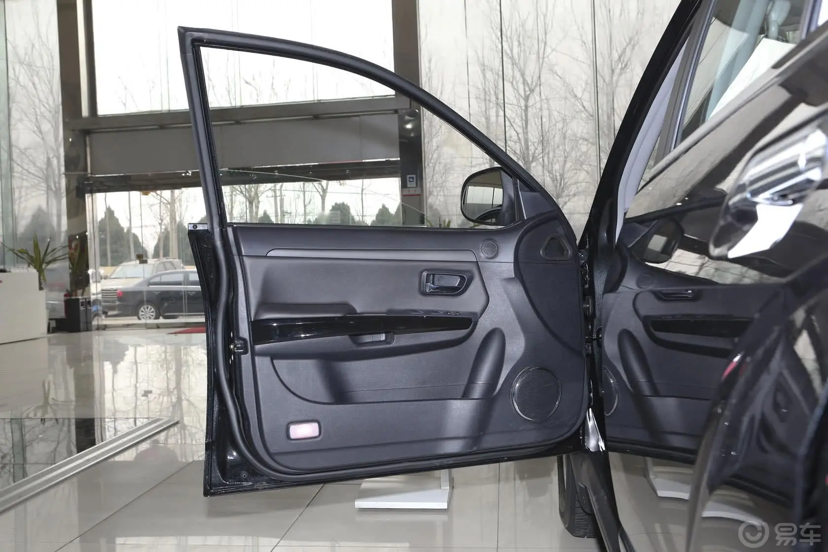 哈弗H5经典智尊版 2.4L 手动 四驱 舒适型 汽油版驾驶员侧车门内门板