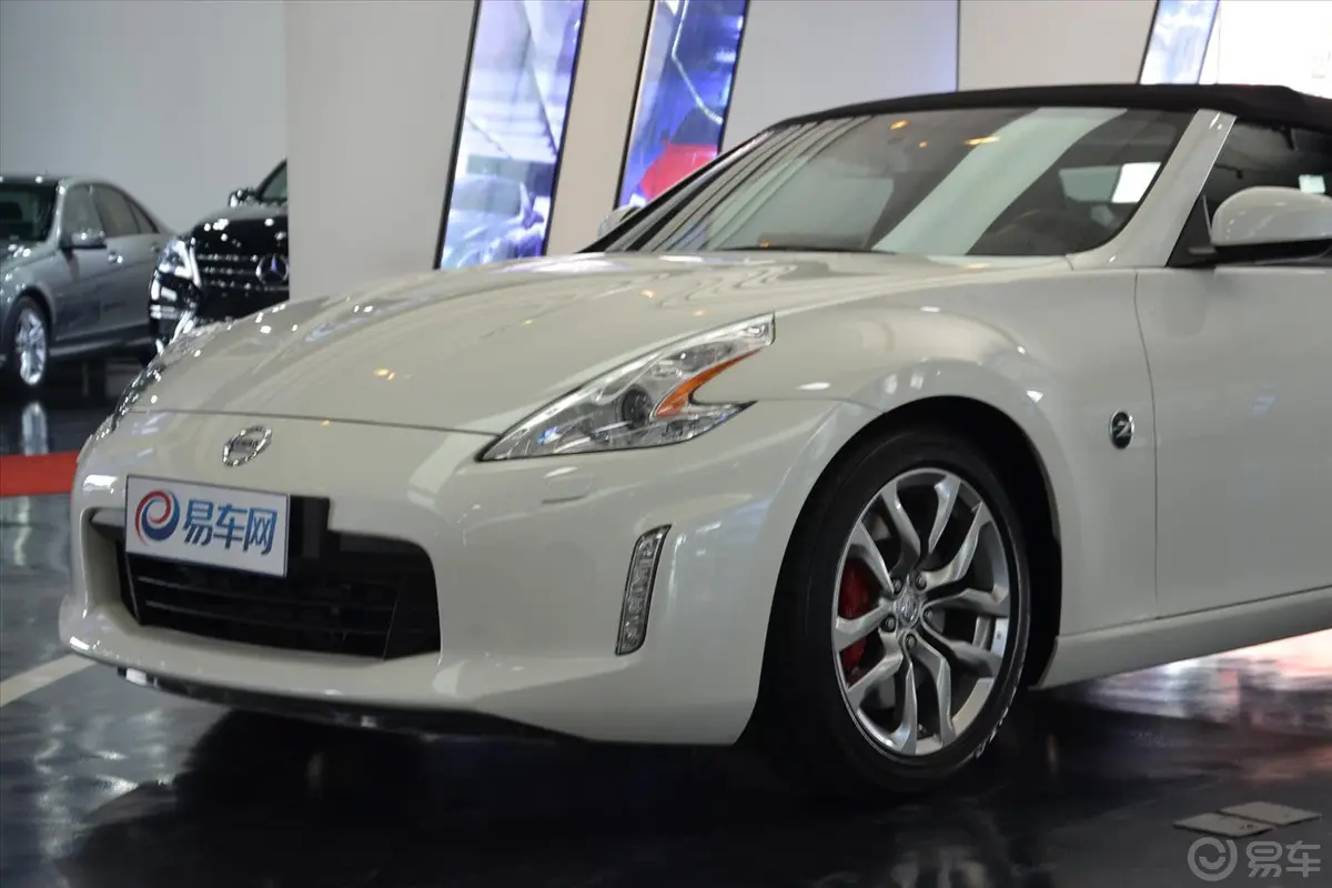 日产370Z370Z  Roadster车头局部