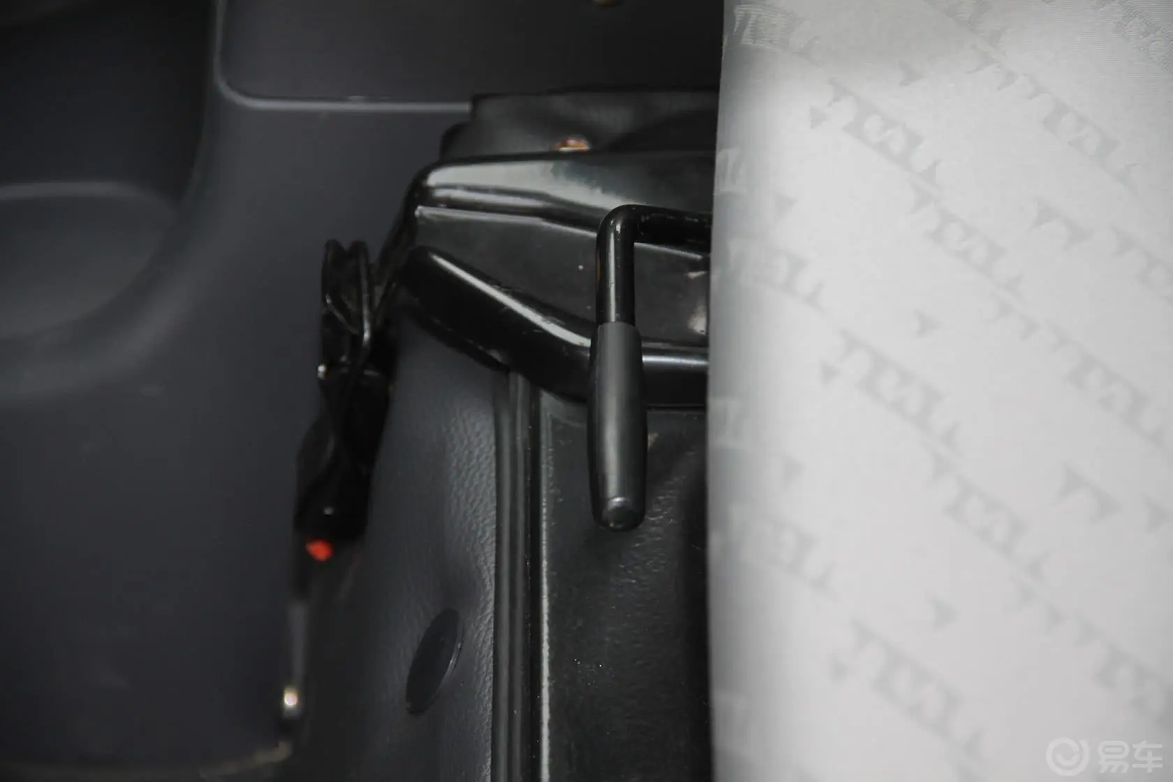 新龙马启腾M701.2L 5MT 创业型座椅调节键