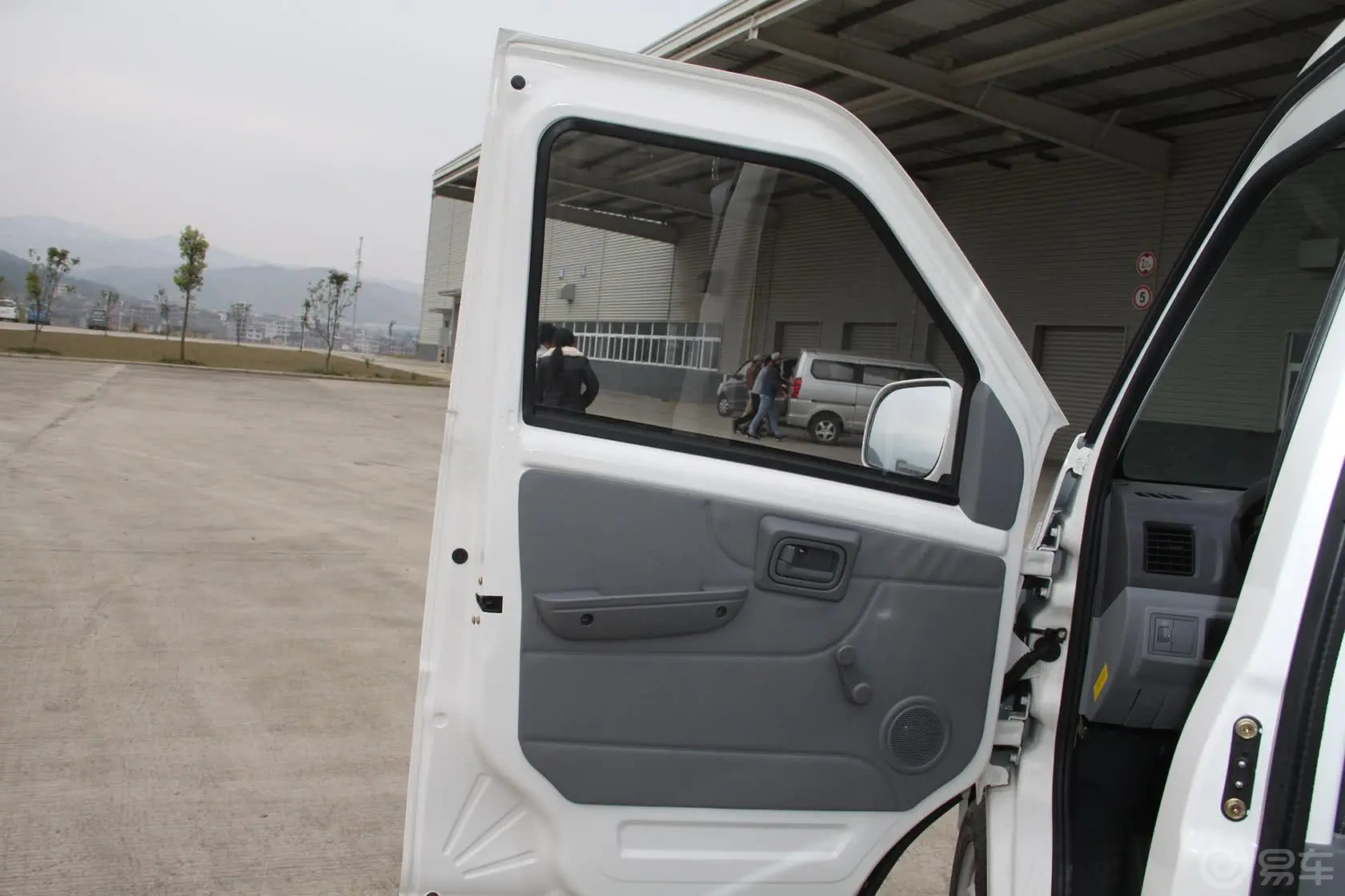 新龙马启腾M701.2L 5MT 创业型驾驶员侧车门内门板