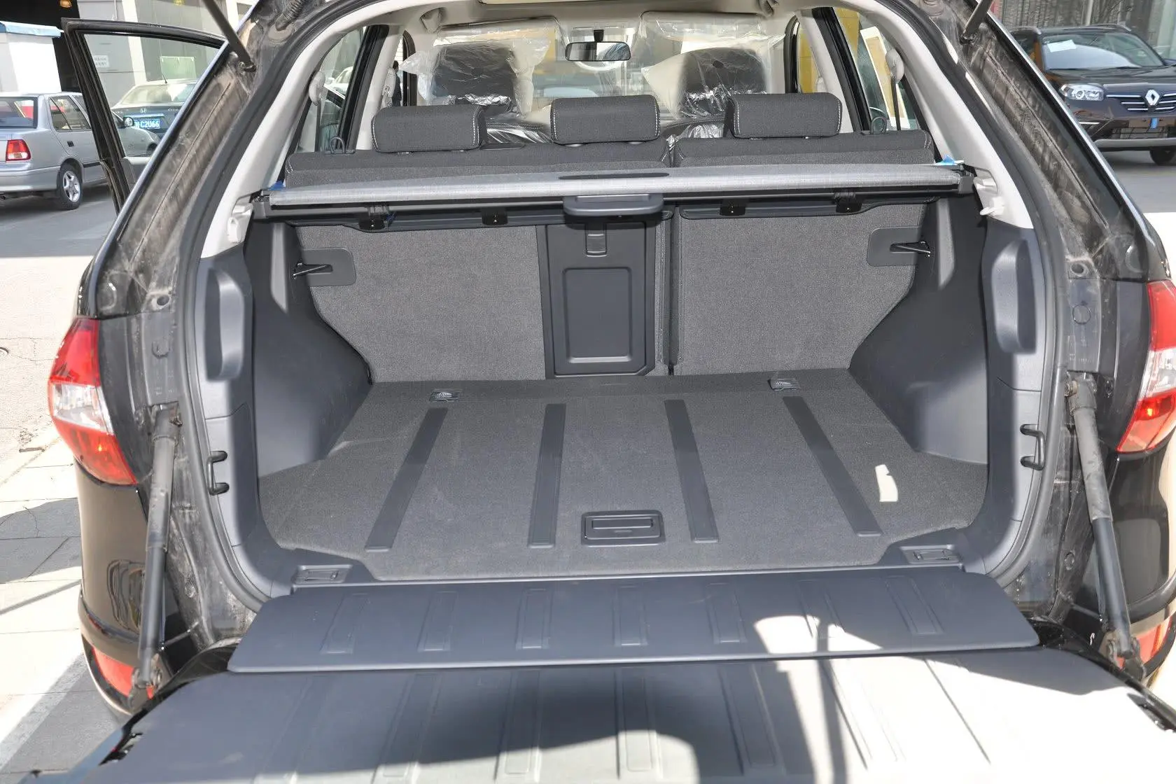 科雷傲(进口)2.5L 两驱 都市版行李箱空间