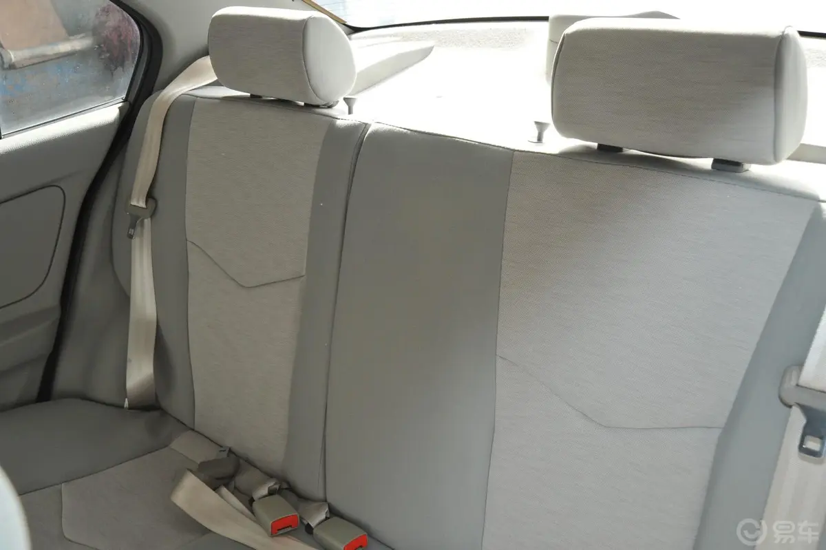 夏利N51.3L 手动 豪华型带气囊后排座椅