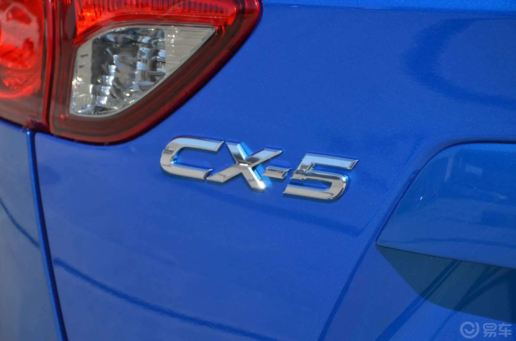 马自达CX-52.0L 自动 两驱 都市型尾标