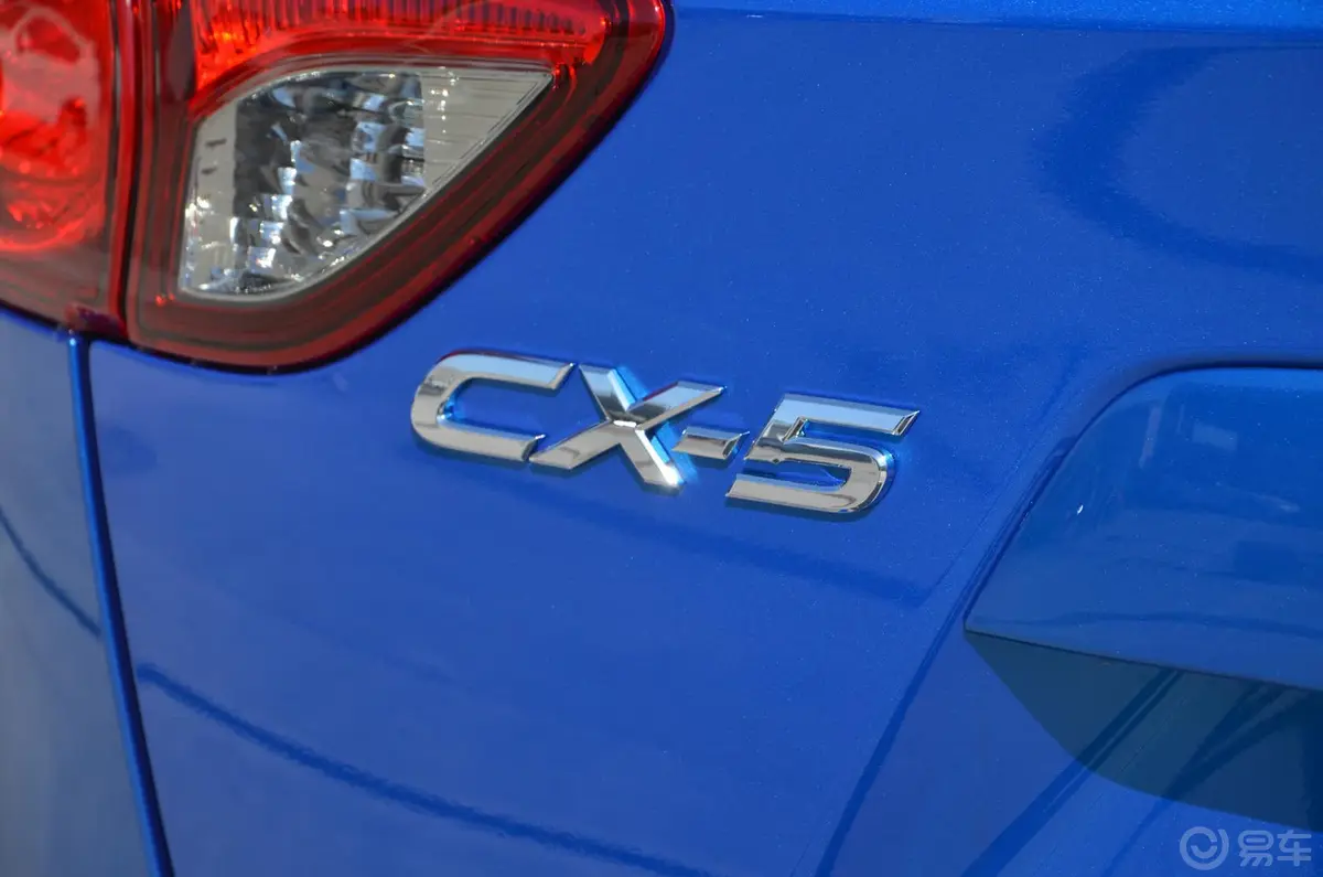 马自达CX-52.0L 自动 两驱 都市型尾标