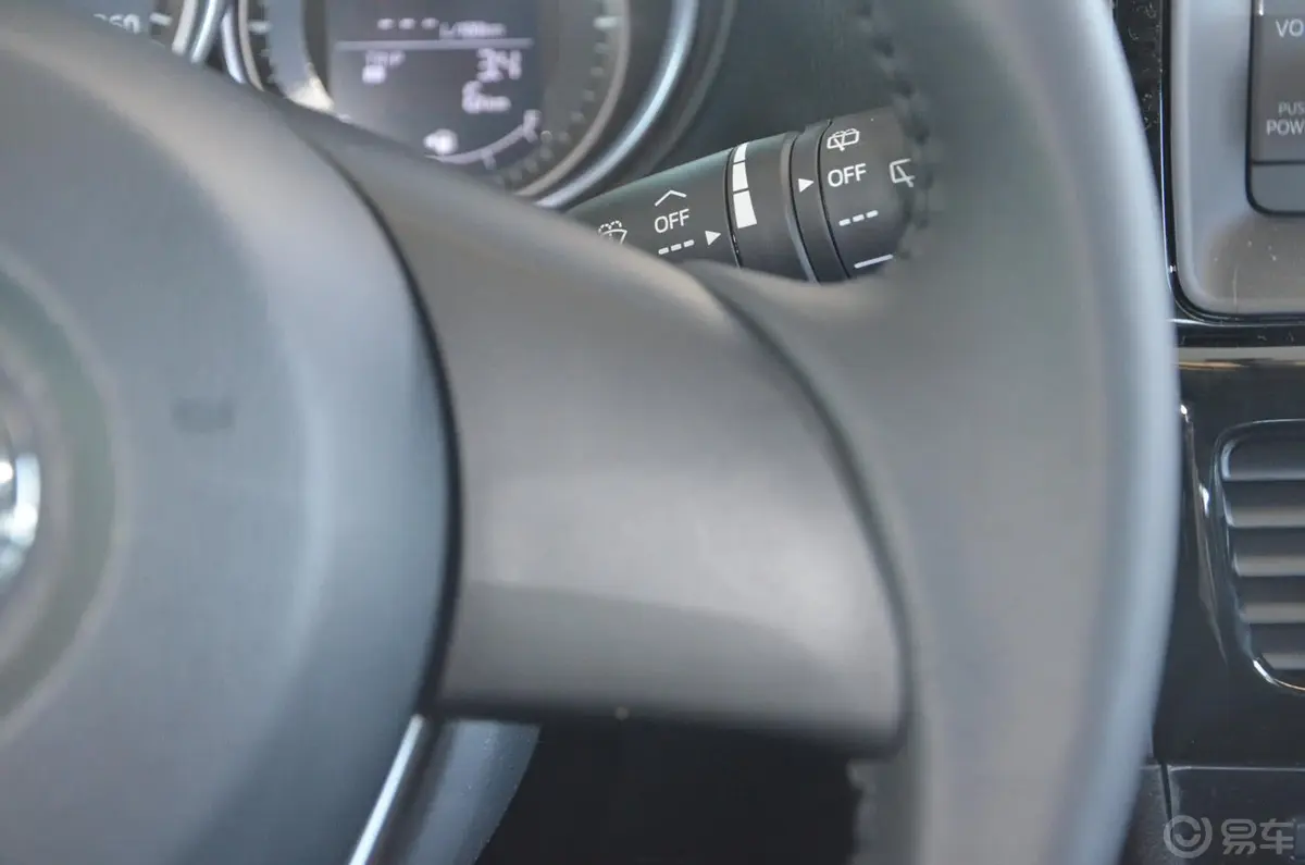 马自达CX-52.0L 自动 两驱 都市型方向盘功能键（右）