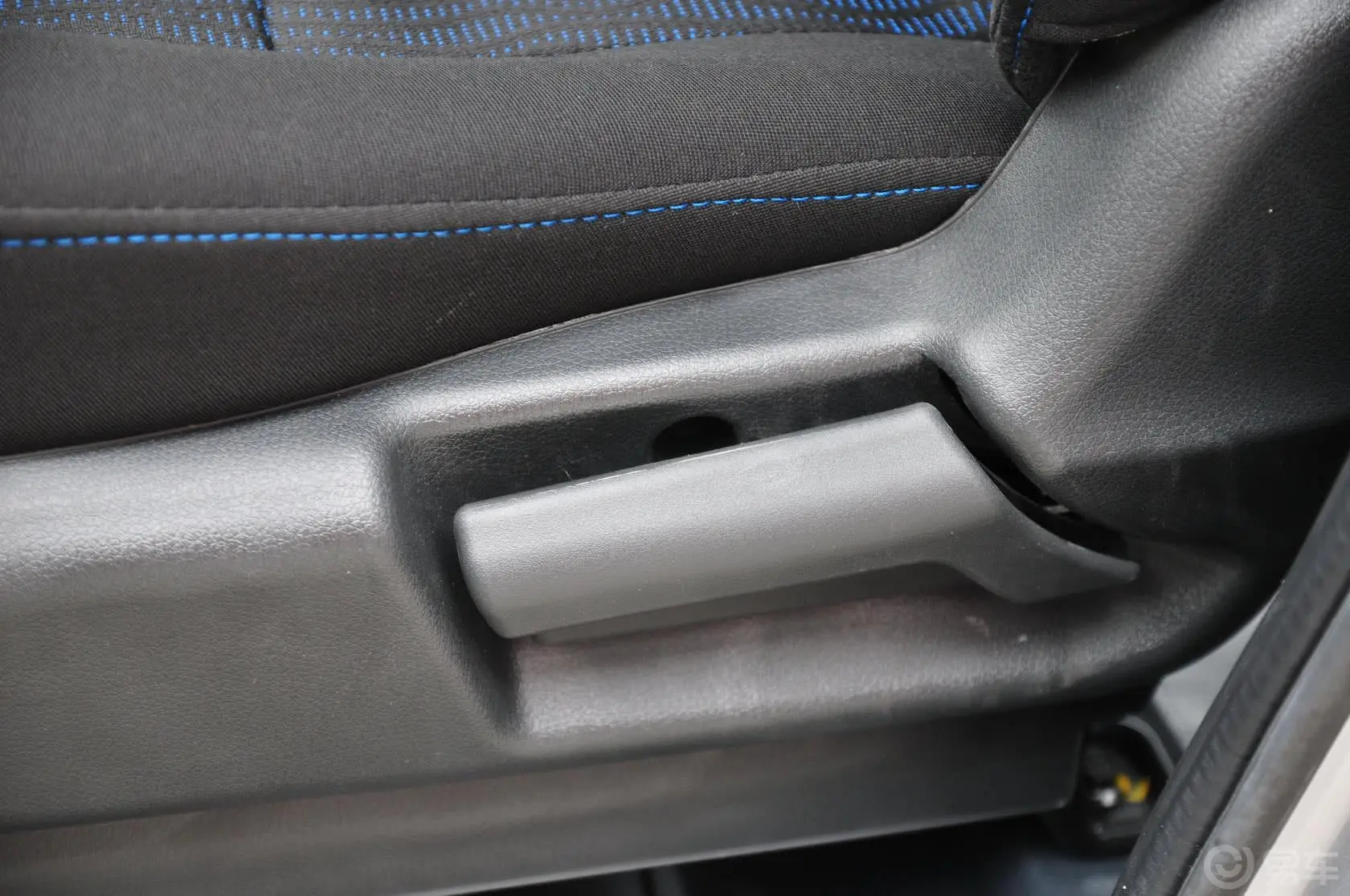 欧诺S1.3L 基本型座椅调节键