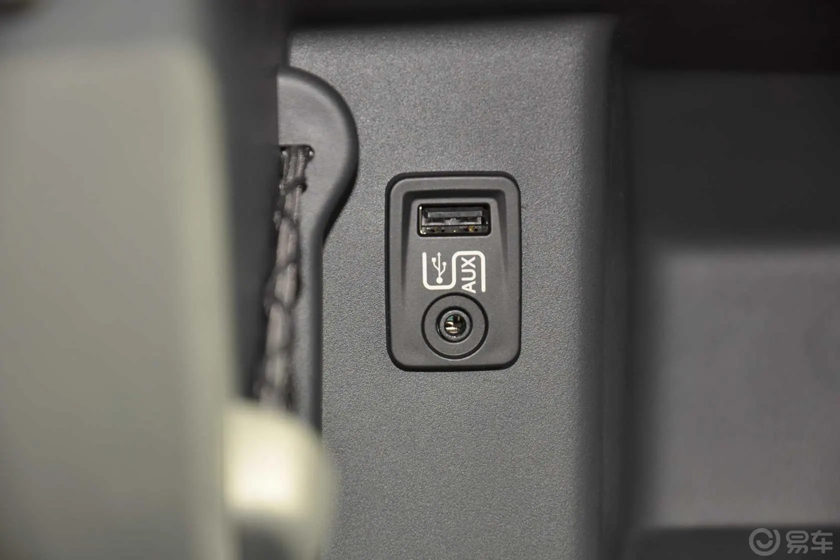 菲亚特5001.4L 自动 Louge 尊享版USB接口