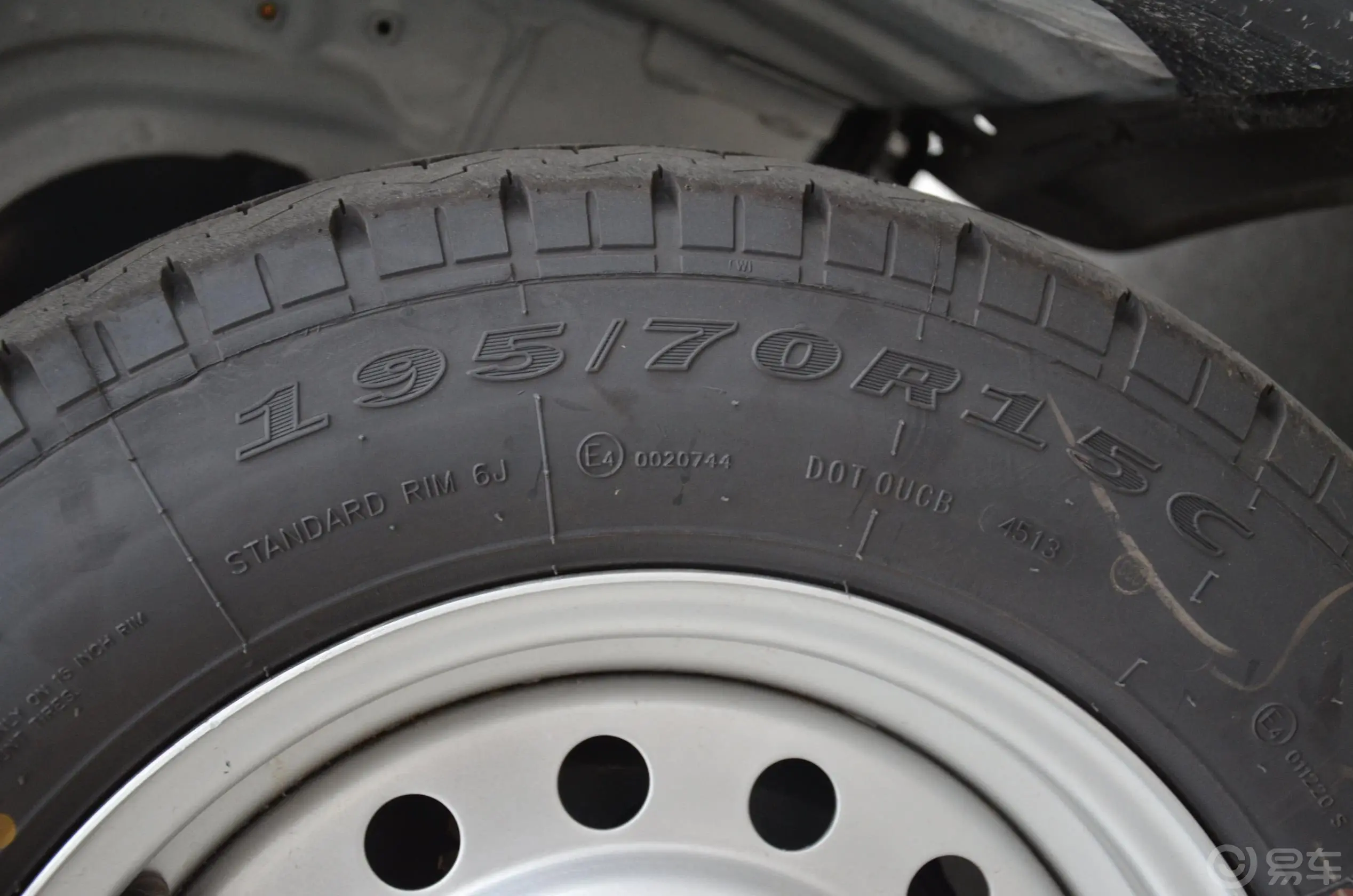 金威2.5L 手动 柴油车型-短途客运/单位通勤轮胎规格