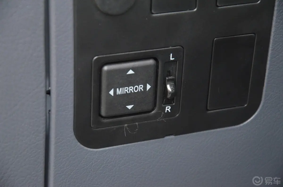 金威2.5L 手动 柴油车型-短途客运/单位通勤外后视镜控制键