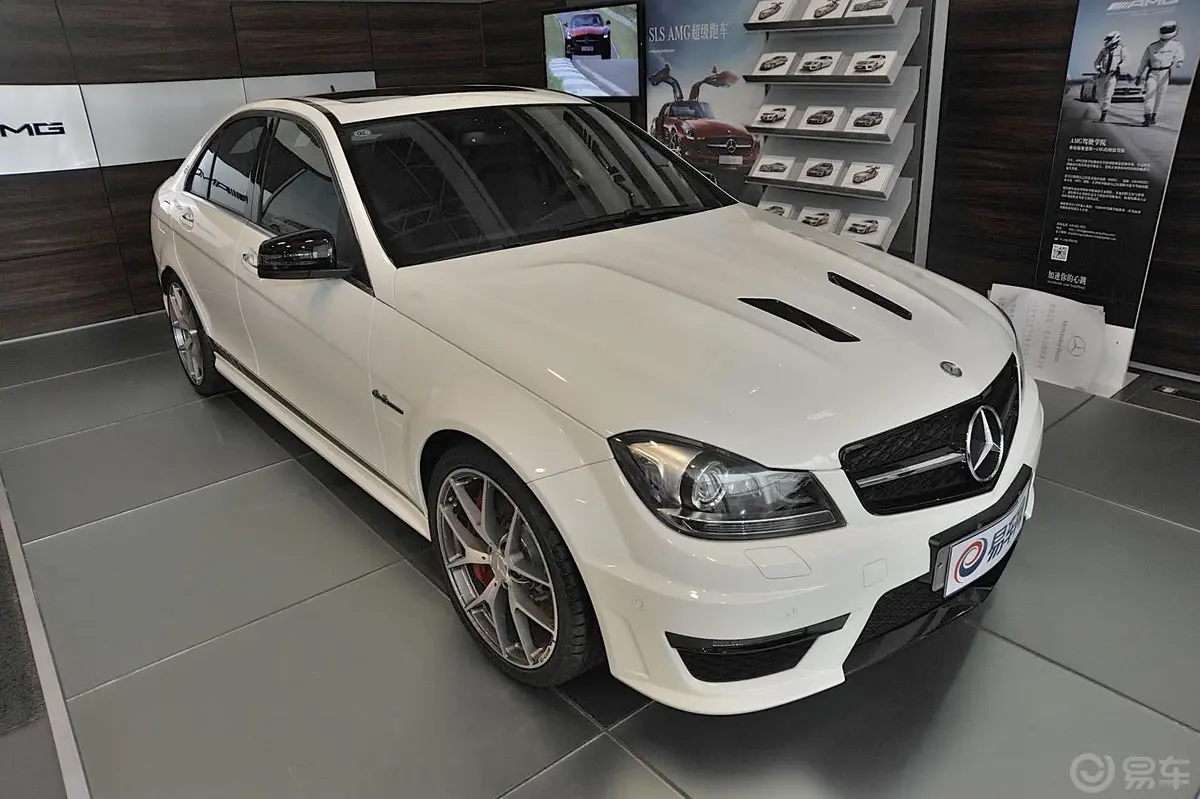 奔驰C级 AMGC 63 AMG Edition 507侧前45度车头向右水平