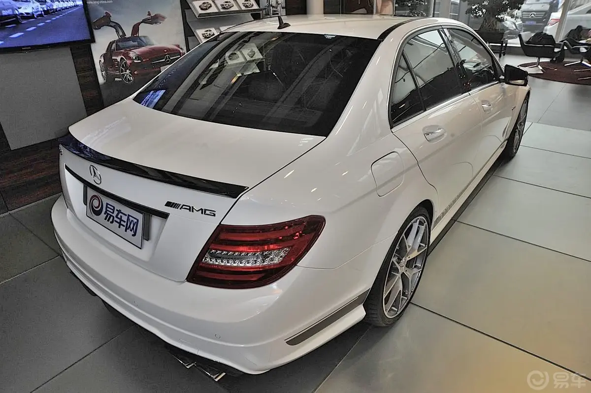 奔驰C级 AMGC 63 AMG Edition 507侧后45度车头向右水平