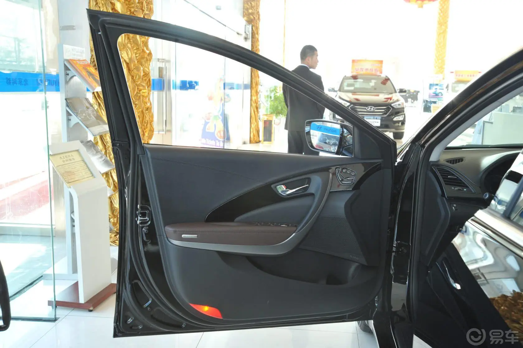 雅尊2.4L 自动 旗舰版驾驶员侧车门内门板