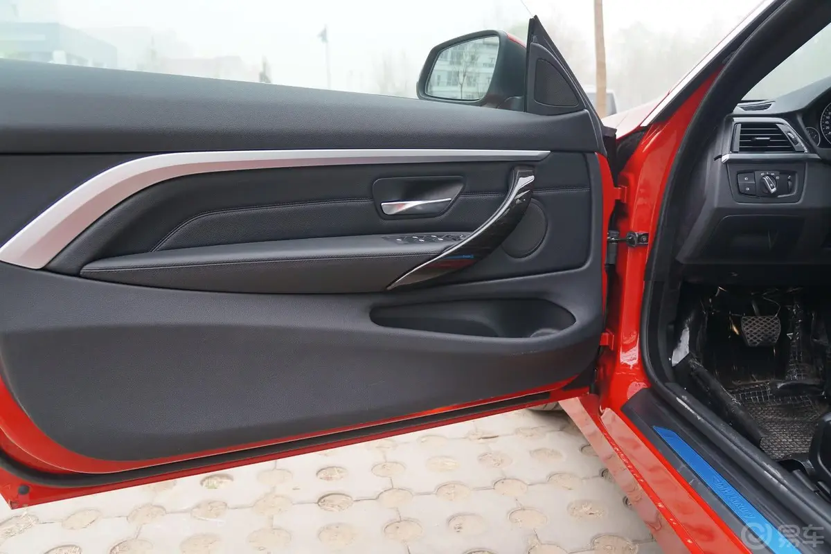 宝马4系敞篷轿跑车 428i 风尚设计套装驾驶员侧车门内门板