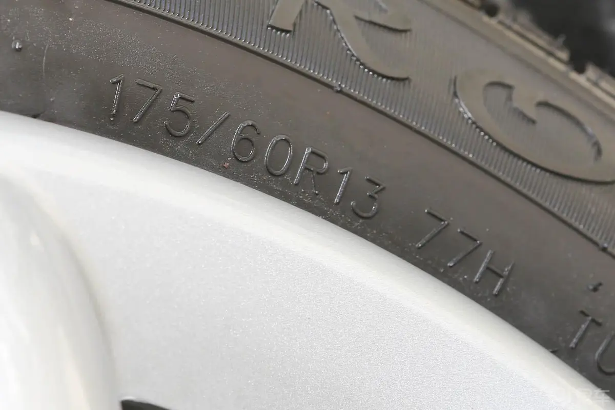 乐驰1.2L 手动 优越型轮胎规格