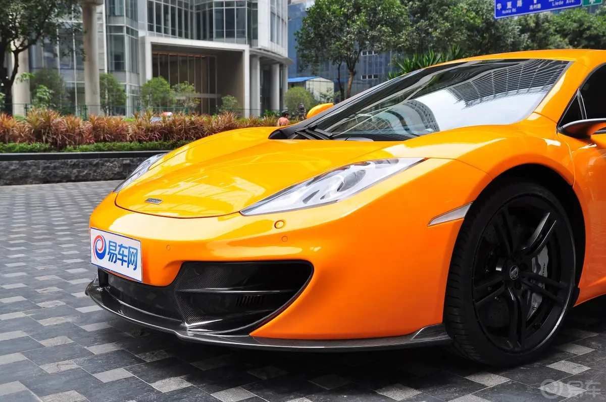 迈凯伦12CMP4-12C COUPE 50周年纪念版车头局部