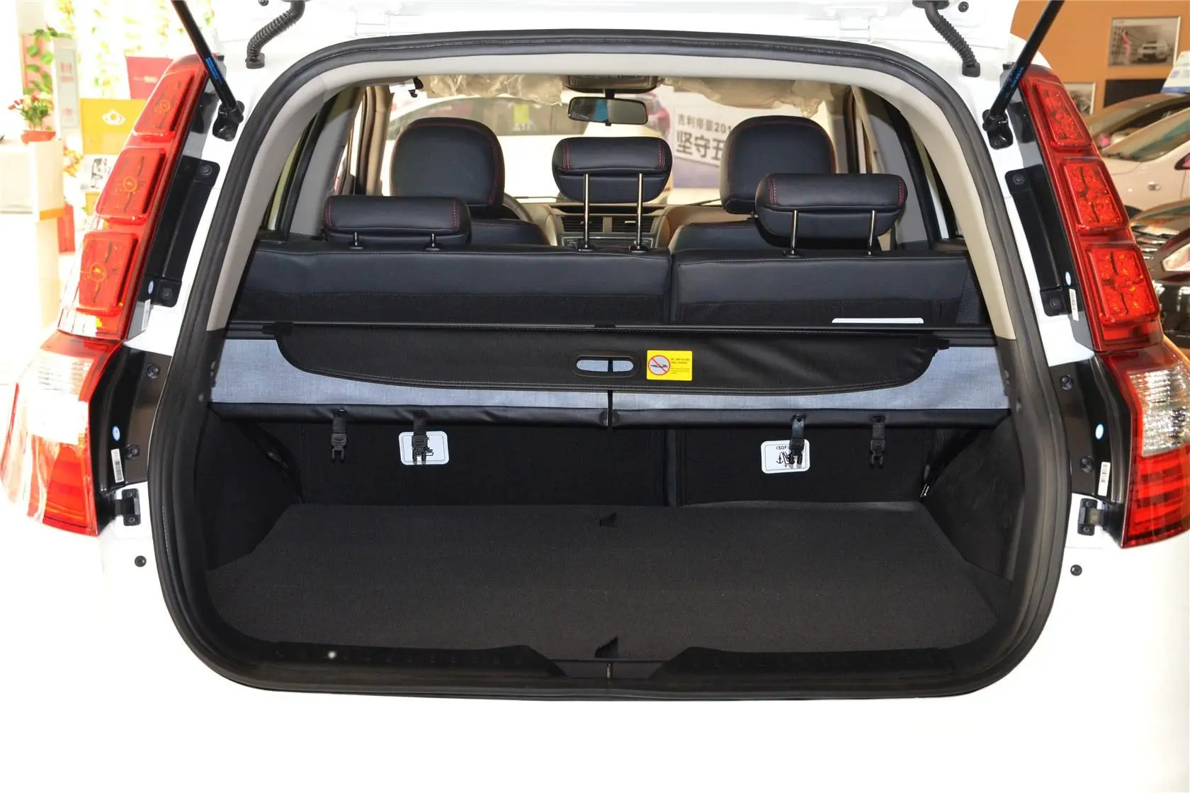 吉利GX72.4L 自动 尊贵型 京5行李箱空间