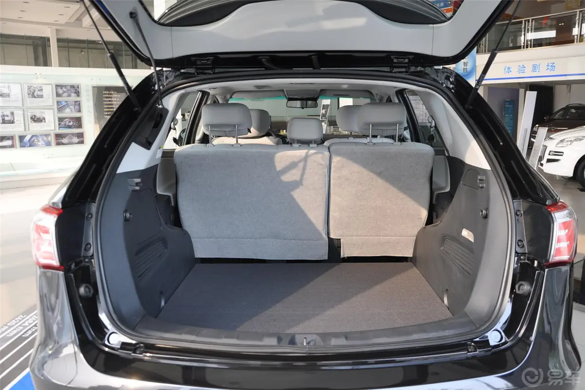 大7 SUV2.2T 自动 四驱 智尊型行李箱空间