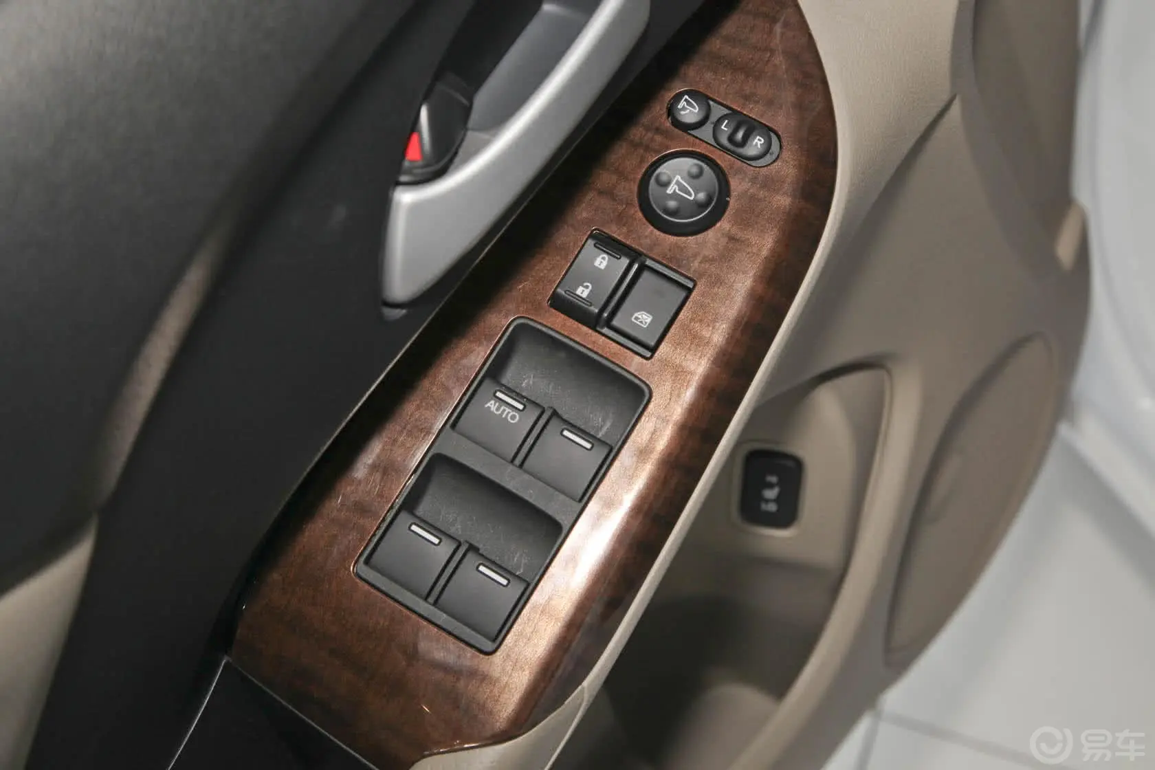 奥德赛2.4L 自动 豪华版车窗升降键