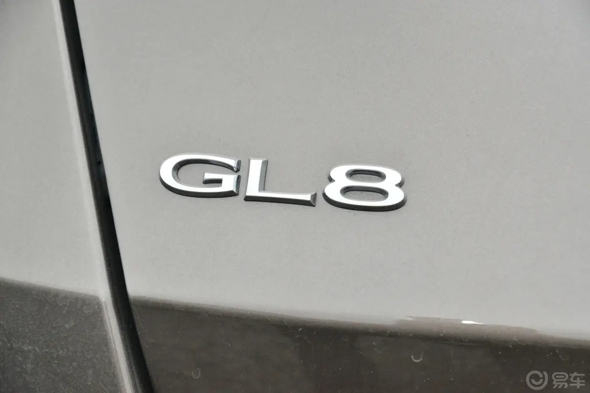 别克GL82.4L LT行政版尾标