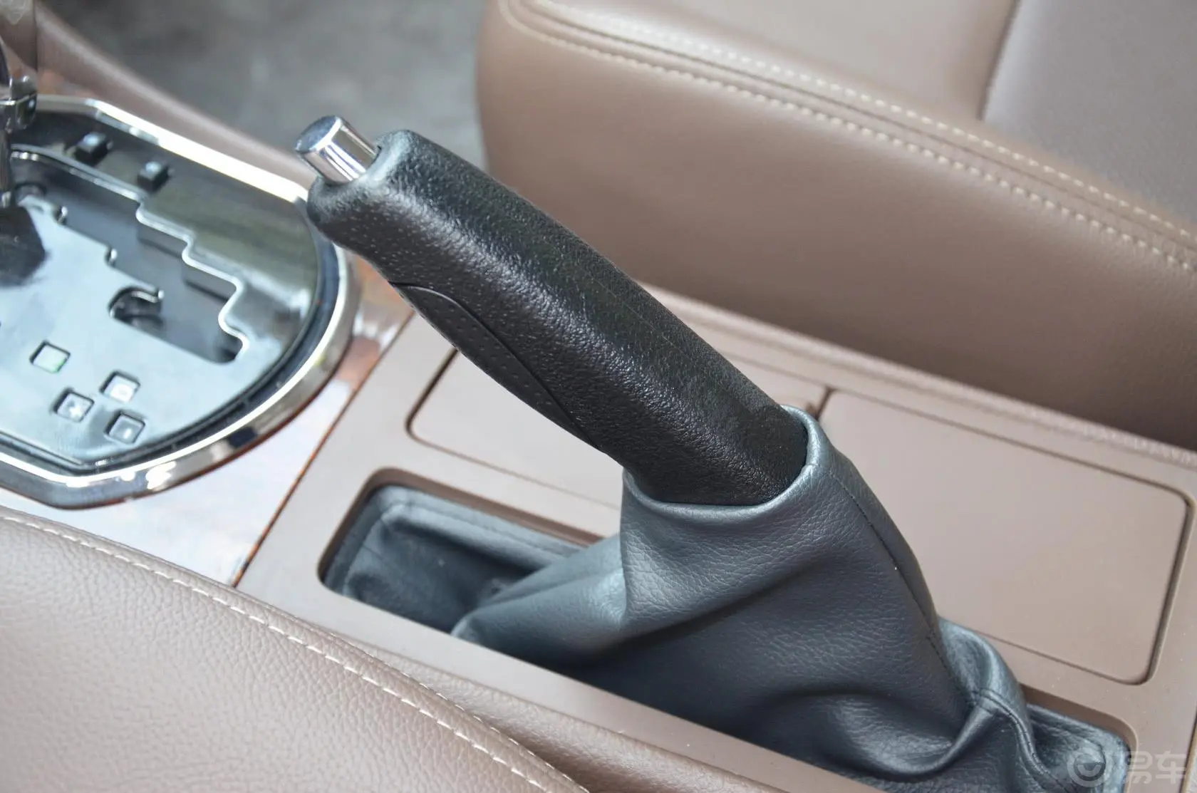 众泰Z3001.6L 都市版 自动 豪华型驻车制动（手刹，电子，脚刹）