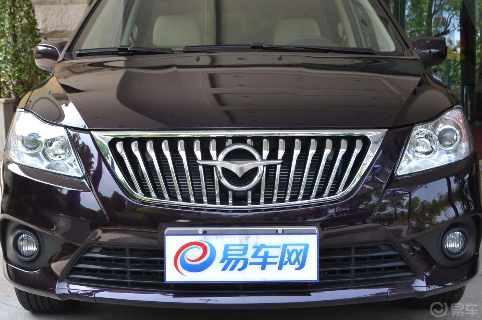 普力马1.8L CVT 尊享版 7座前格栅侧俯拍