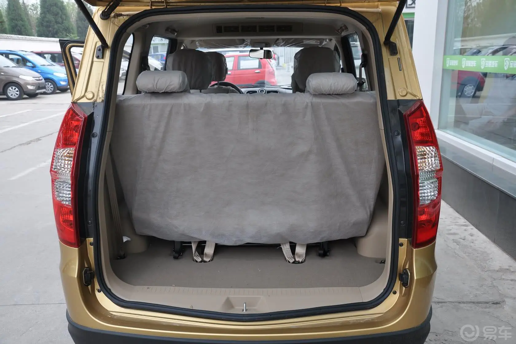 五菱宏光S1.5L S 手动 舒适型行李箱空间