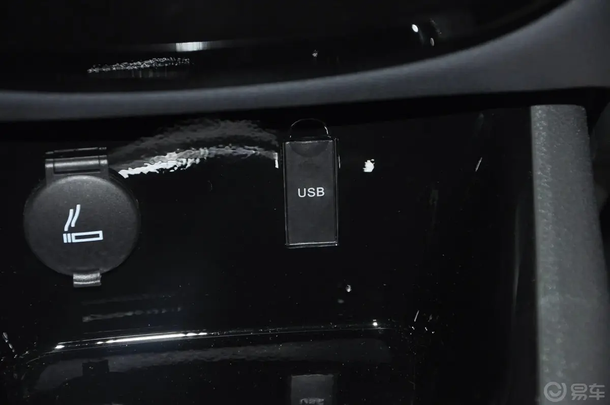 景逸X31.5L MT 豪华型USB接口