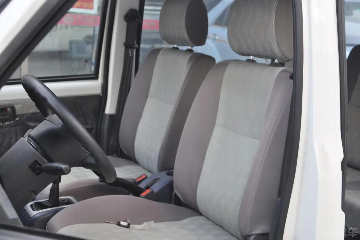 众泰V101.2L 手动 标准版驾驶员座椅