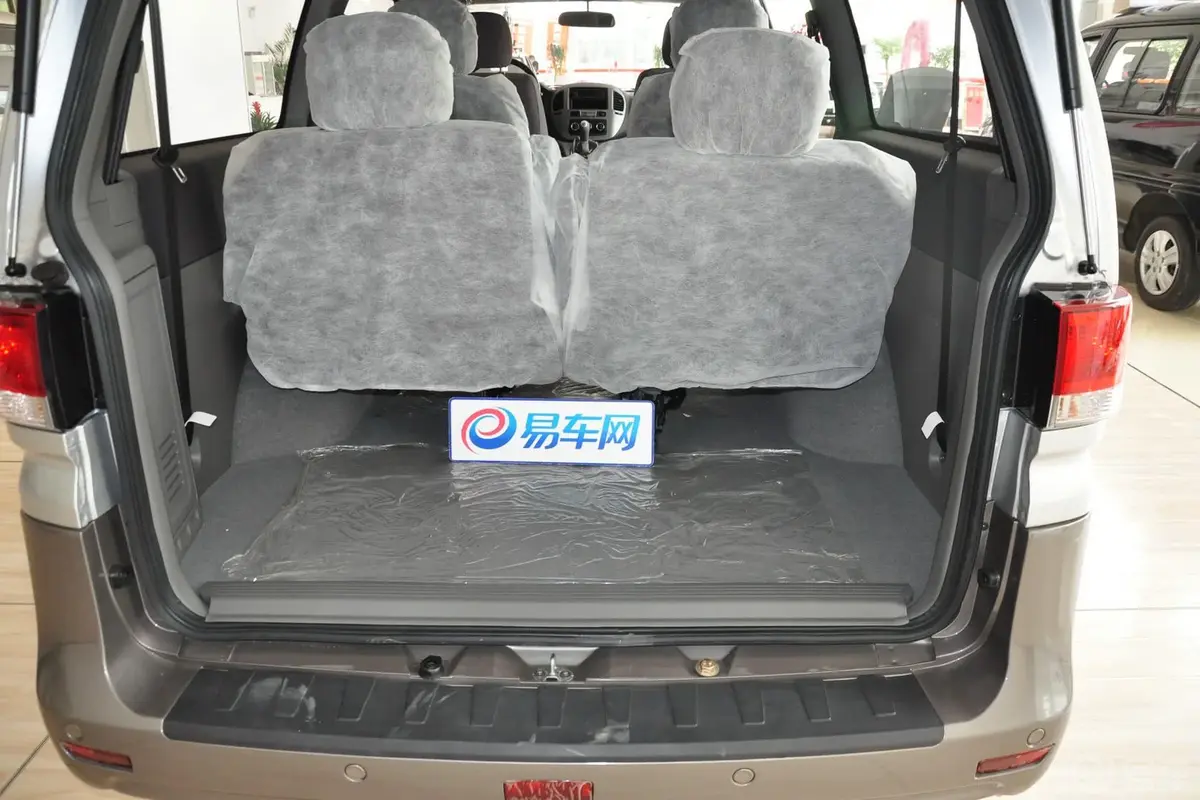 菱智M5-Q3 2.0L 手动 7座长轴舒适型行李箱空间