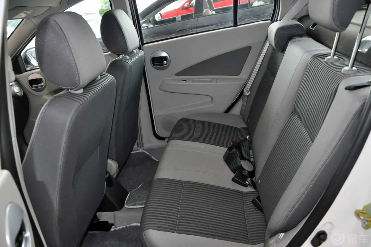 欧朗三厢 1.5L 手动 舒适型后排座椅