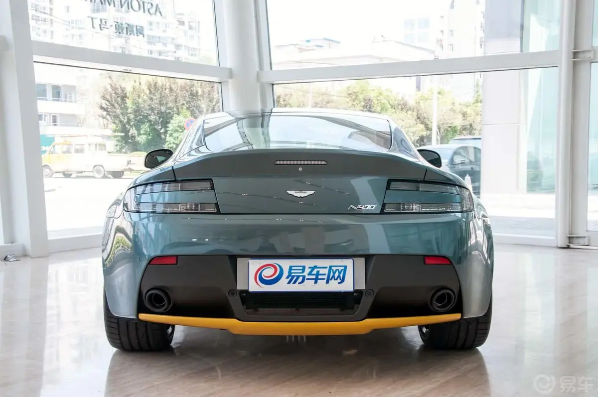 V8 Vantage4.7L Coupe正后水平