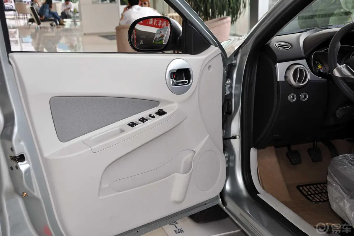 欧朗两厢 1.5L 手动 舒适型驾驶员侧车门内门板