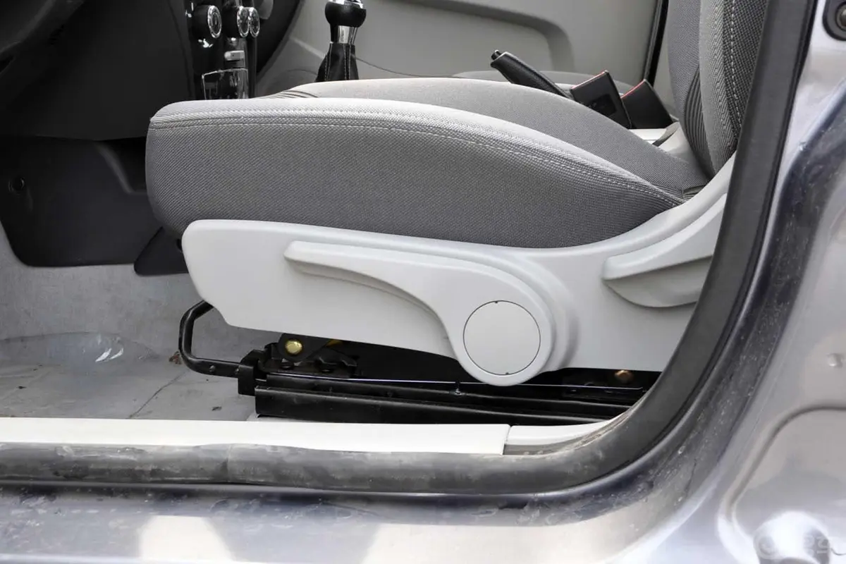 欧朗两厢 1.5L 手动 舒适型座椅调节键