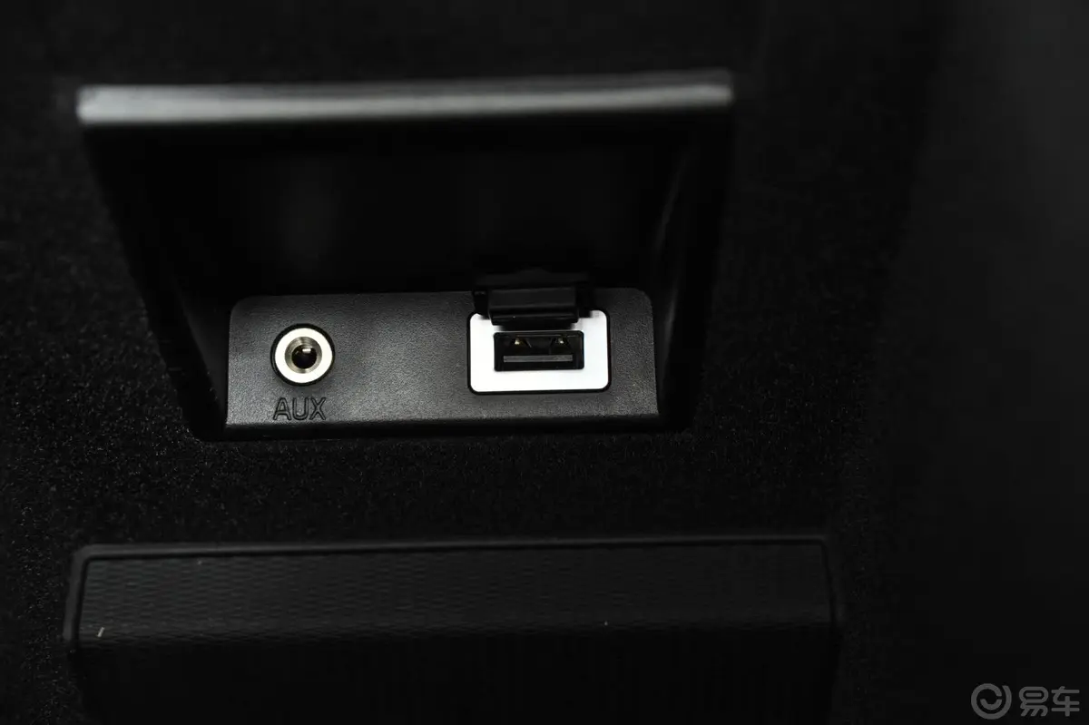 沃尔沃XC60(进口)3.0T T6 AWD 个性运动版USB接口