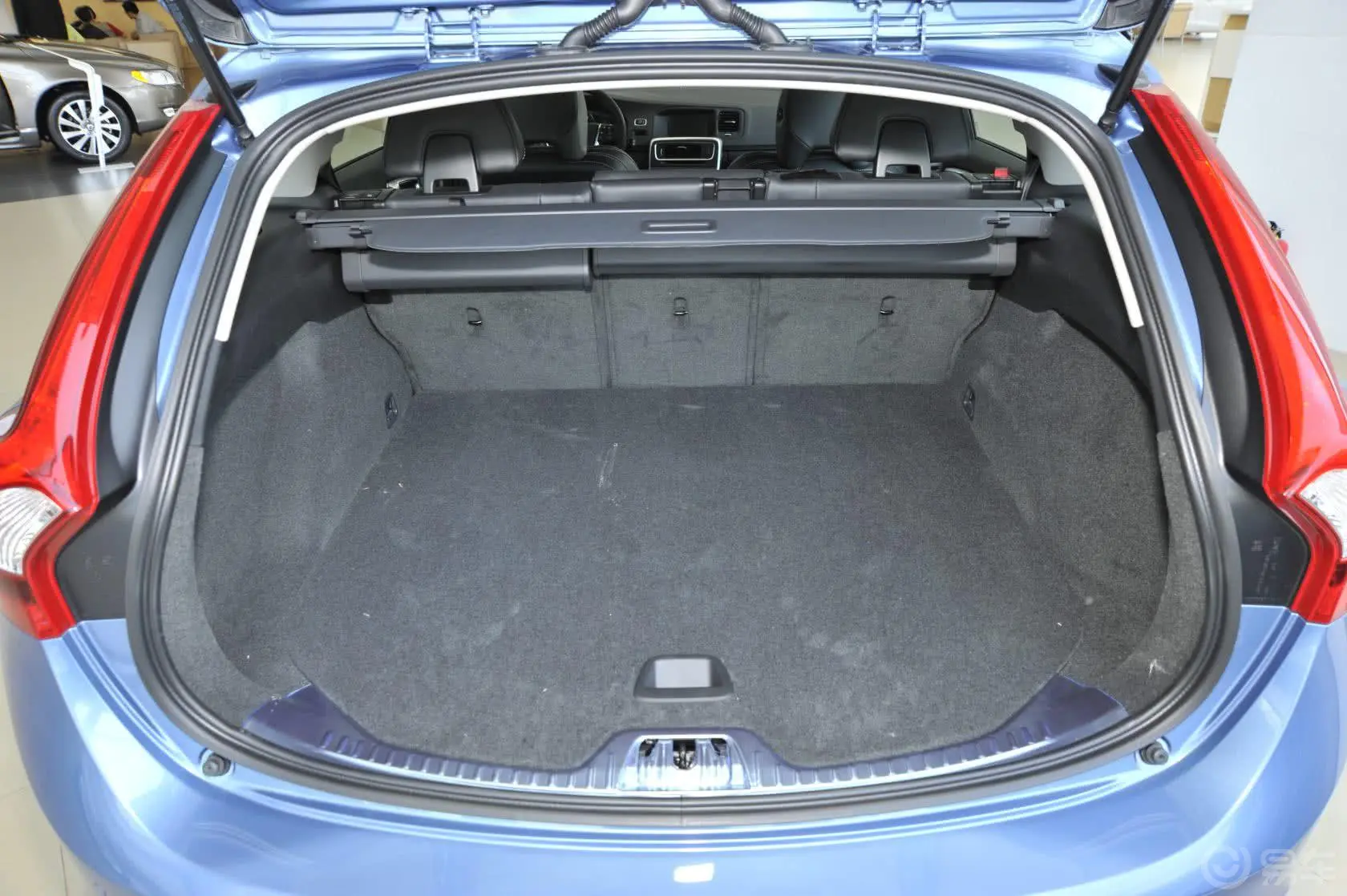 沃尔沃V60改款 T5 智雅版行李箱空间