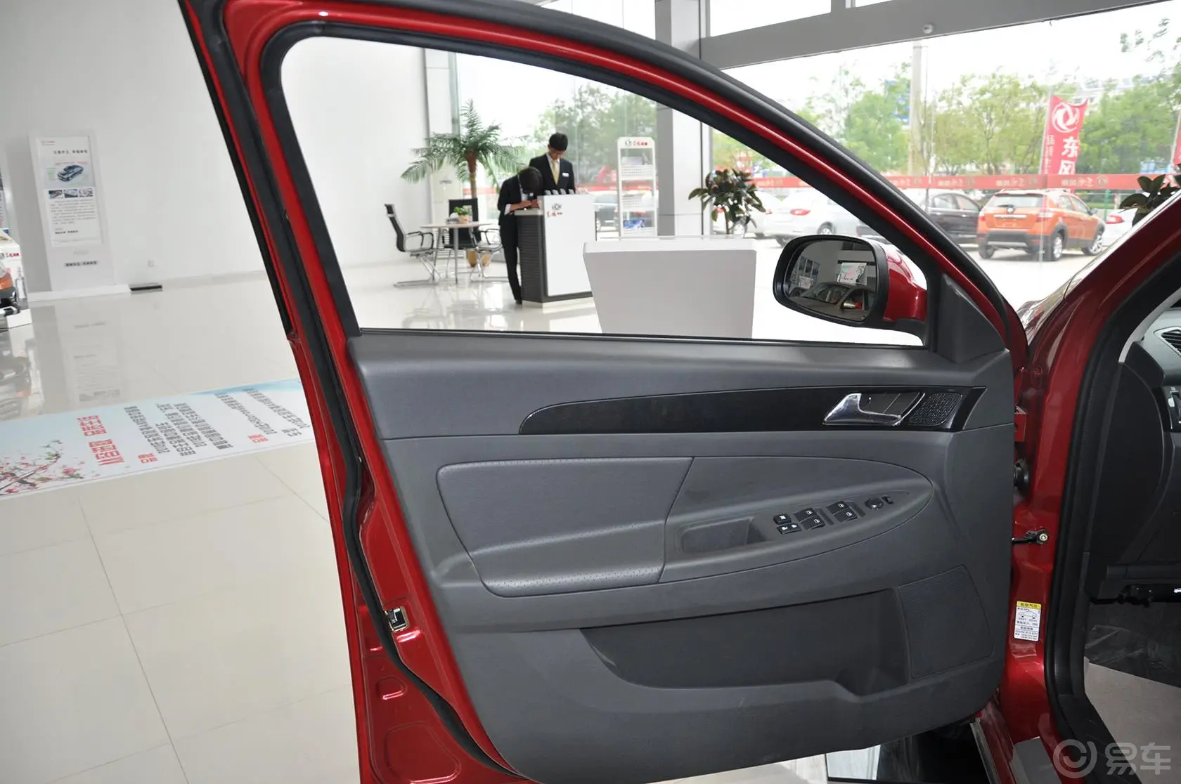 风神H30Cross 1.6L 手动 尊逸版驾驶员侧车门内门板