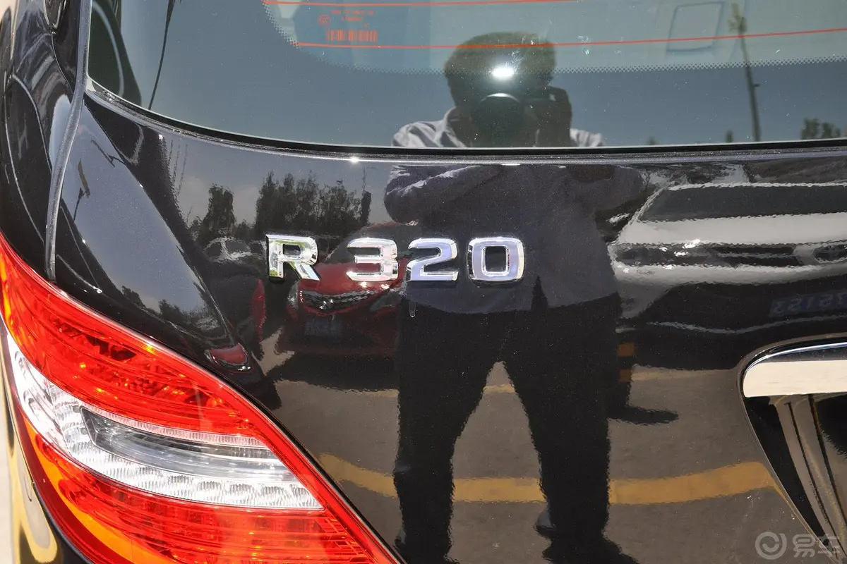 奔驰R级R 320 4MATIC  豪华型尾标
