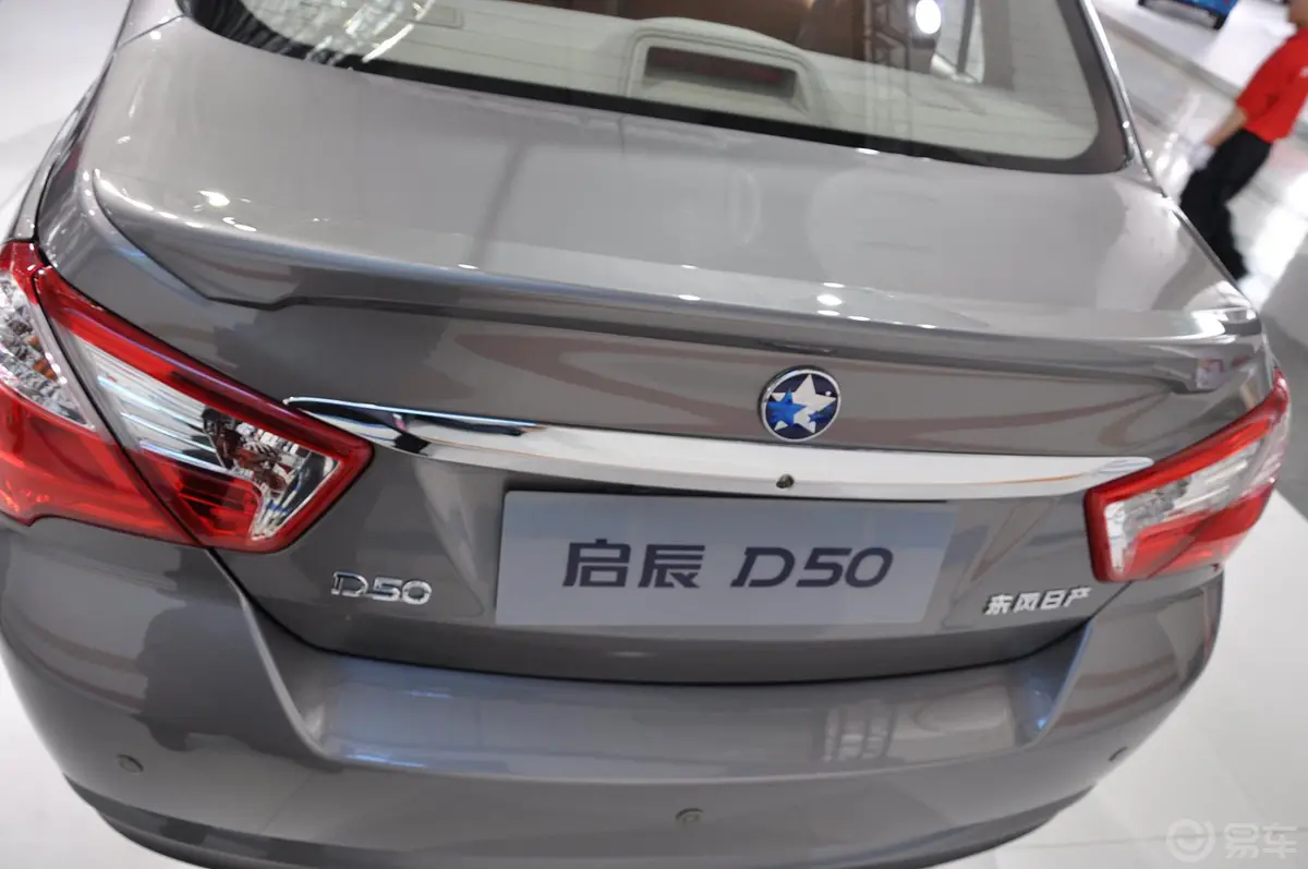 启辰D501.6L 手动 精彩版正后水平