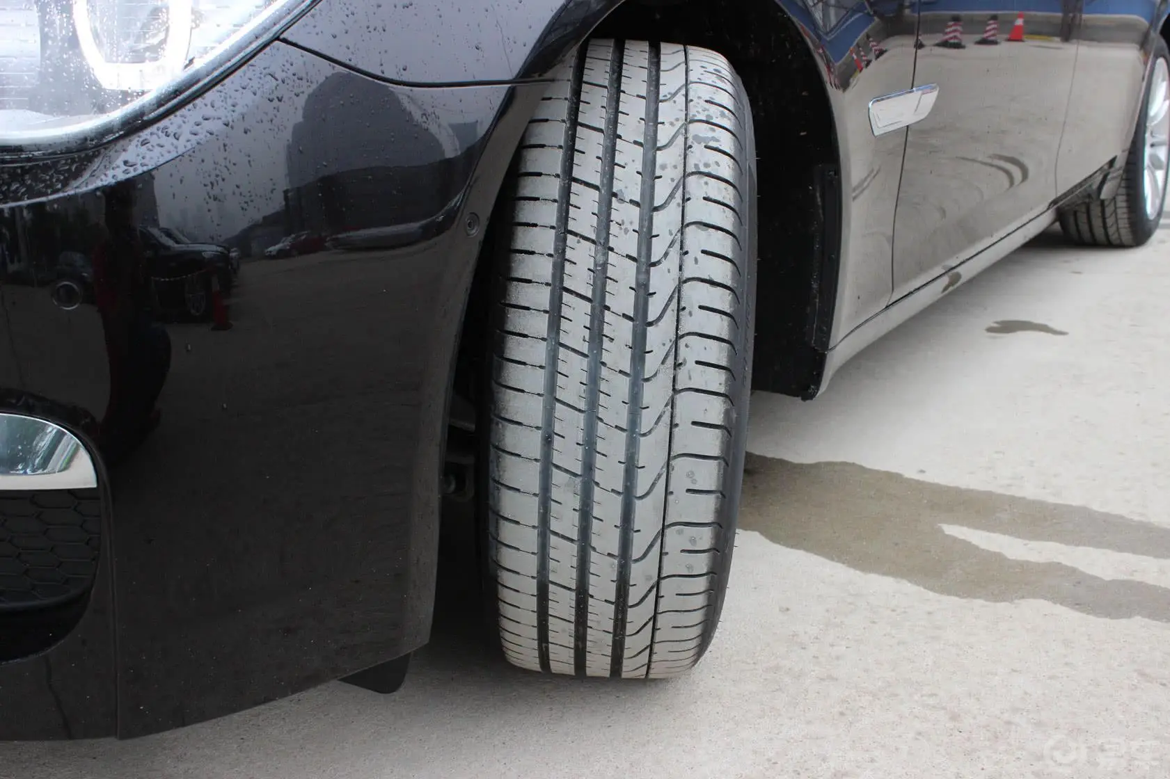宝马7系740Li xDrive 马年限量版轮胎花纹