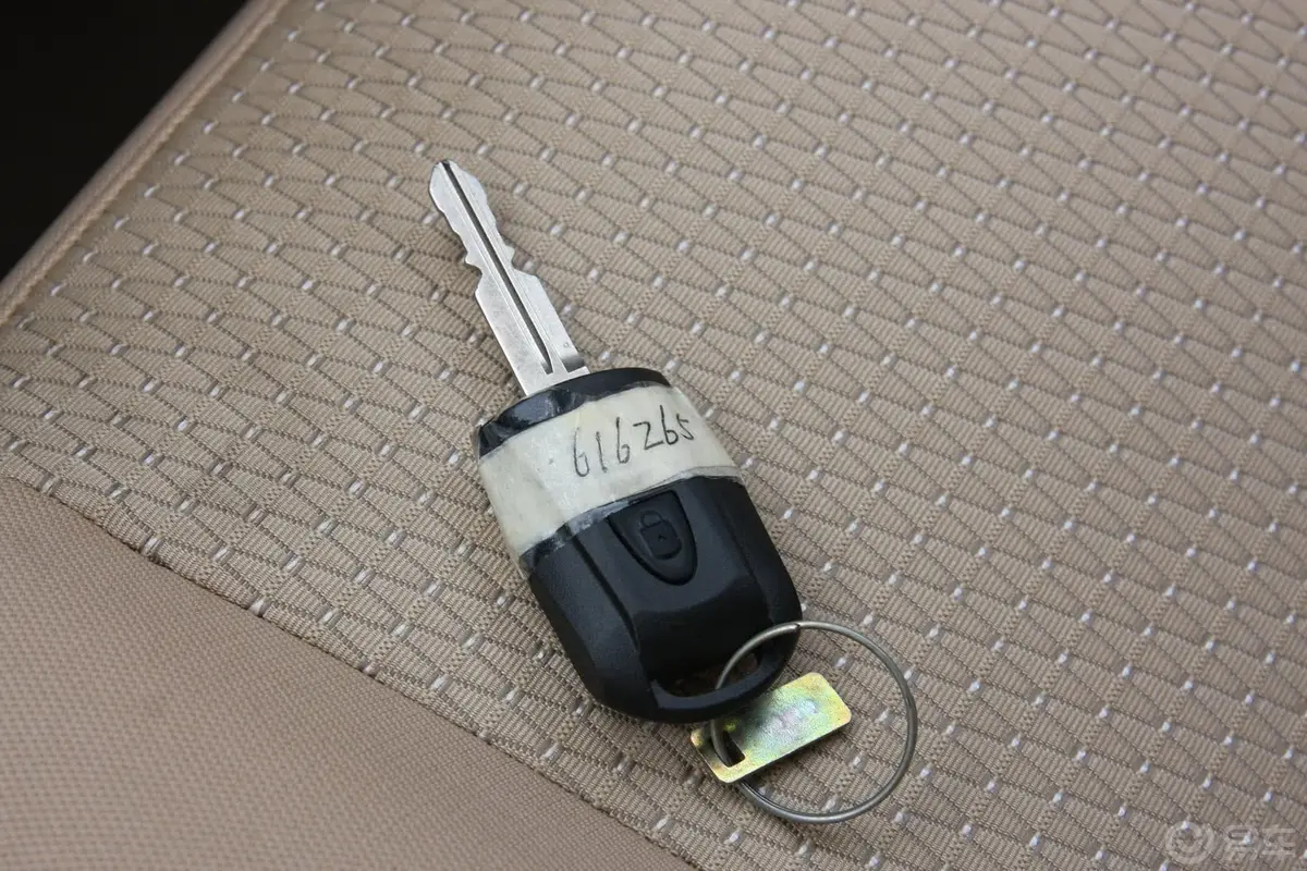 欧诺S改款 1.5L 手动 精英版钥匙