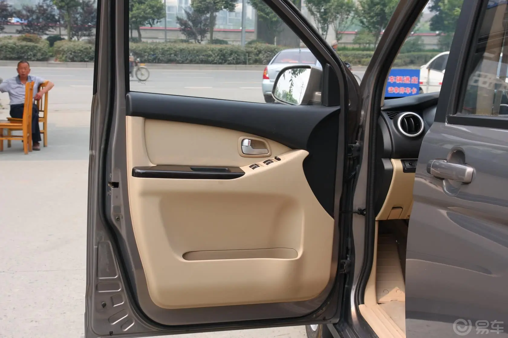 欧诺S改款 1.5L 手动 精英版驾驶员侧车门内门板