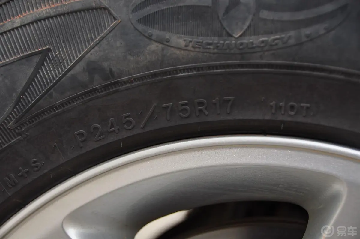 牧马人2.8TD 自动 四门Sahara 柴油轮胎规格