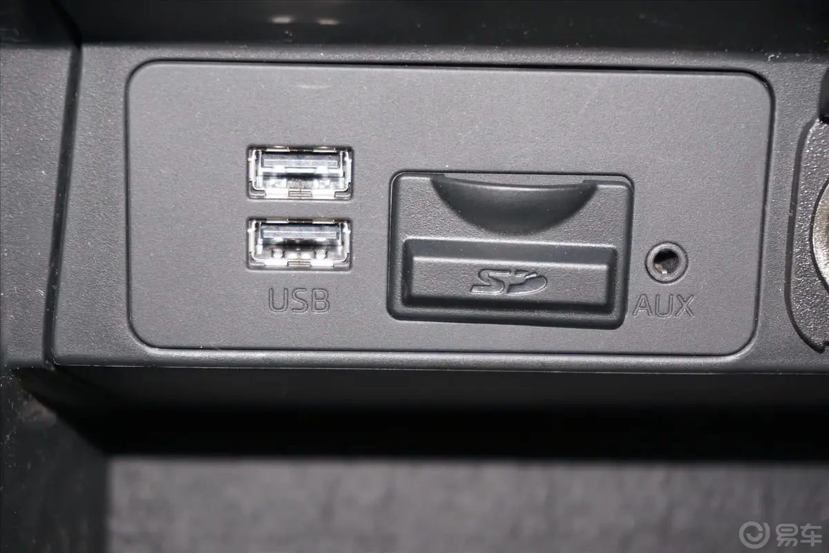 马自达3 昂克赛拉两厢 2.0L 自动 旗舰型USB接口