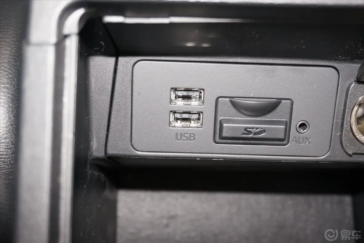 马自达3 昂克赛拉三厢 1.5L 自动 豪华型USB接口