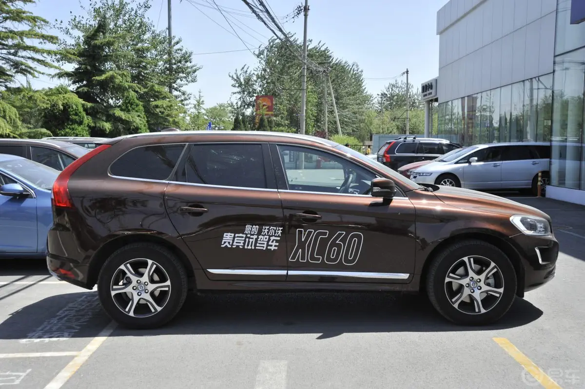 沃尔沃XC60(进口)2.0T T5 改款 智雅版正侧车头向右水平