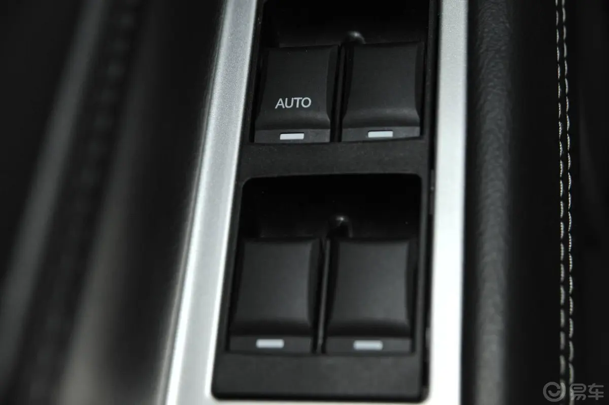 指南者(进口)改款 2.0L CVT 精英版车窗升降键
