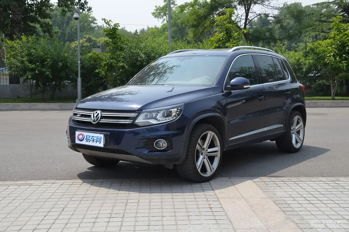 Tiguan2.0 TSI R Line侧前45度车头向左水平