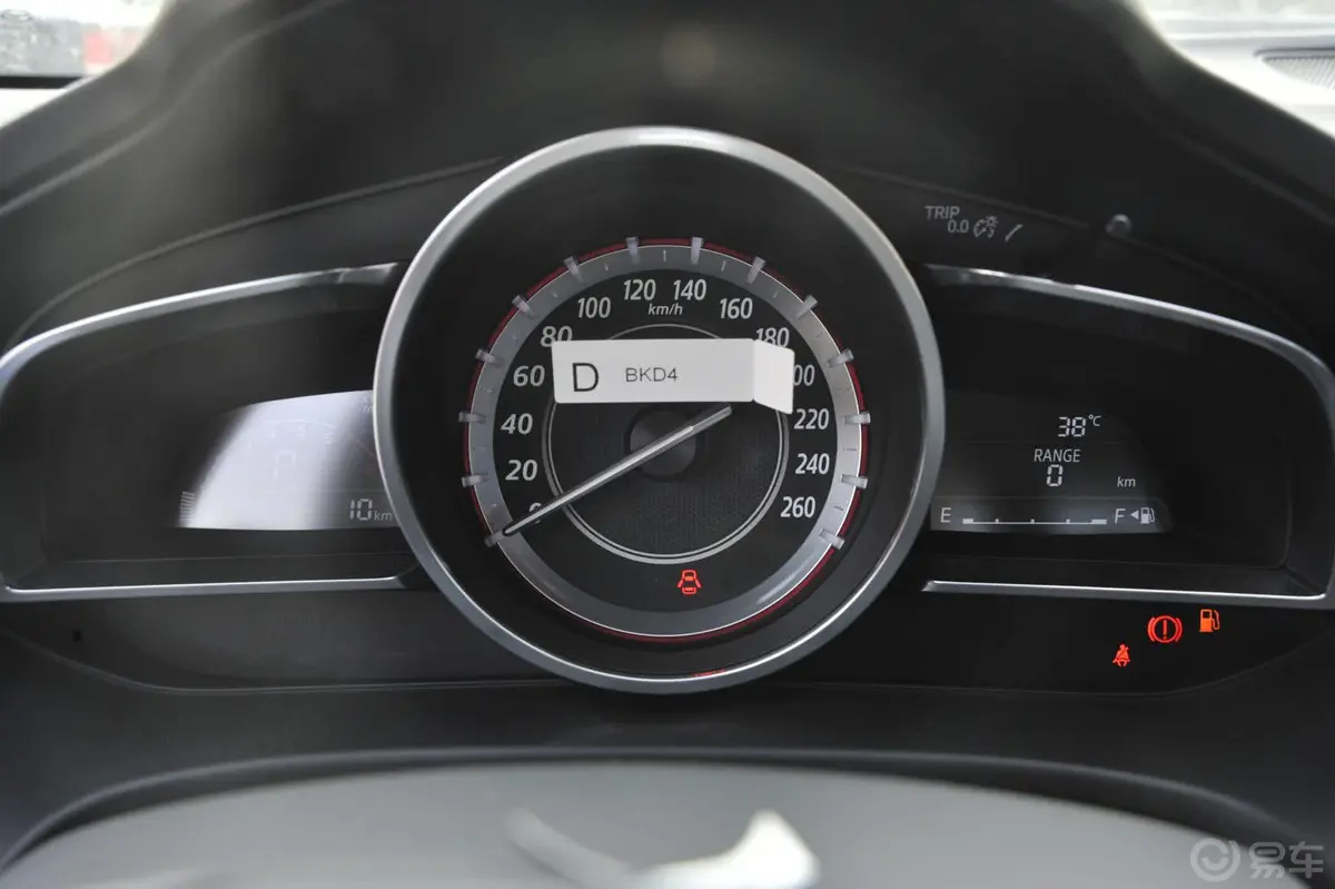 马自达3 昂克赛拉三厢 1.5L 自动 尊贵型仪表盘背光显示